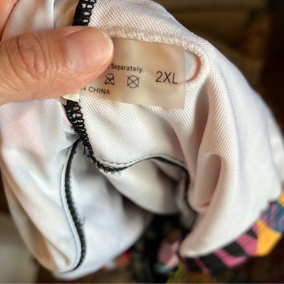 Tropical V neck One piece Swimsuit - Picture 3 of 5